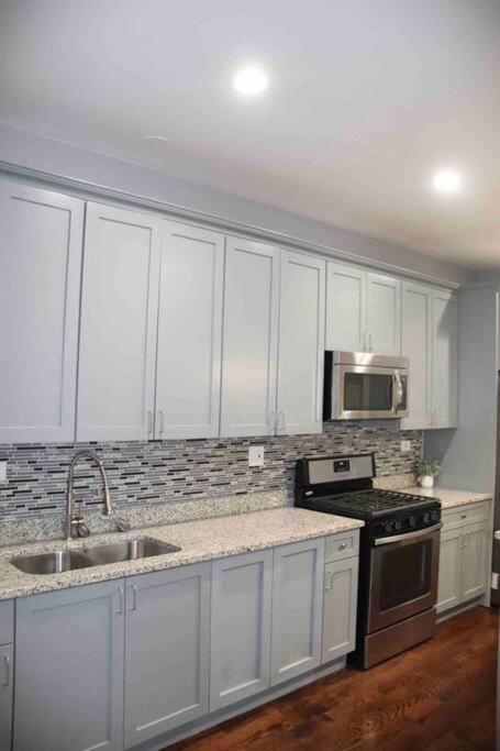 Upscale Apartment Westside Of Chicago Exterior foto